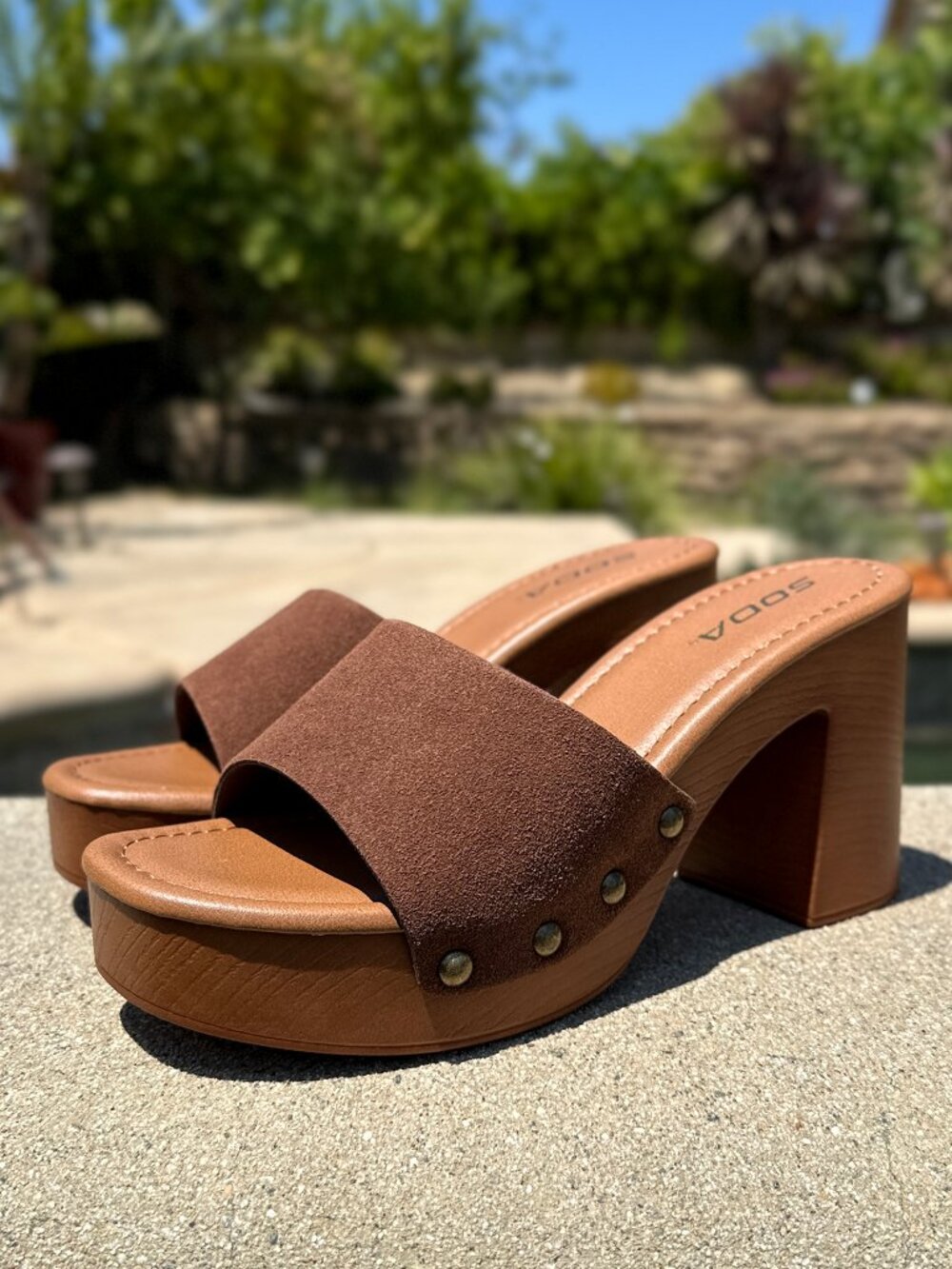 New Brown Studded Slip-On Sandals Mules Clogs Light-Weight Block Heel Platform - Picture 2 of 5
